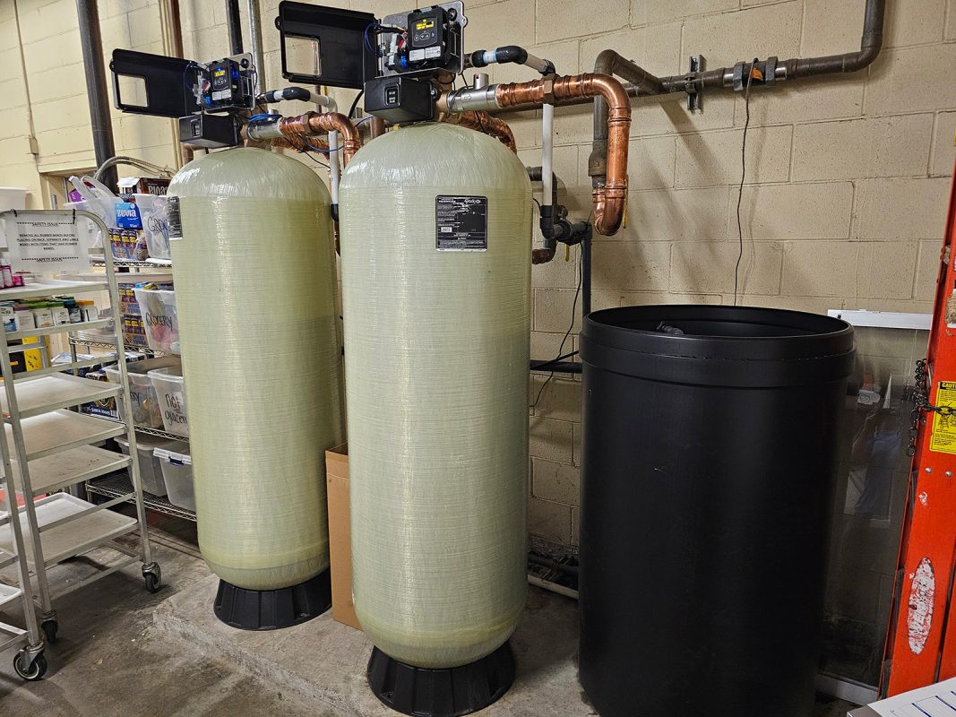 Large commercial Water softener with dual alternating tanks